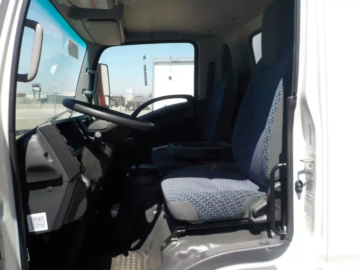 2024 Isuzu NPR photo 4