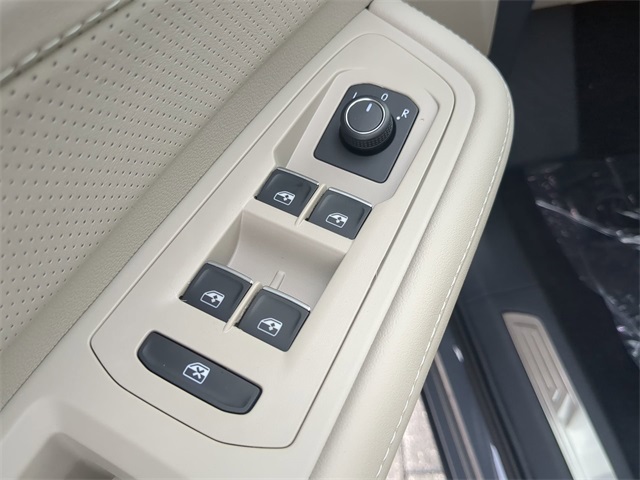 2026 Volkswagen Atlas SE Technology photo 18