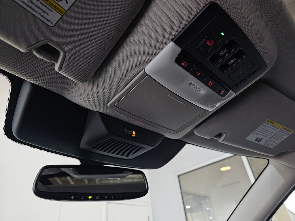 2022 Nissan Pathfinder Platinum photo 18