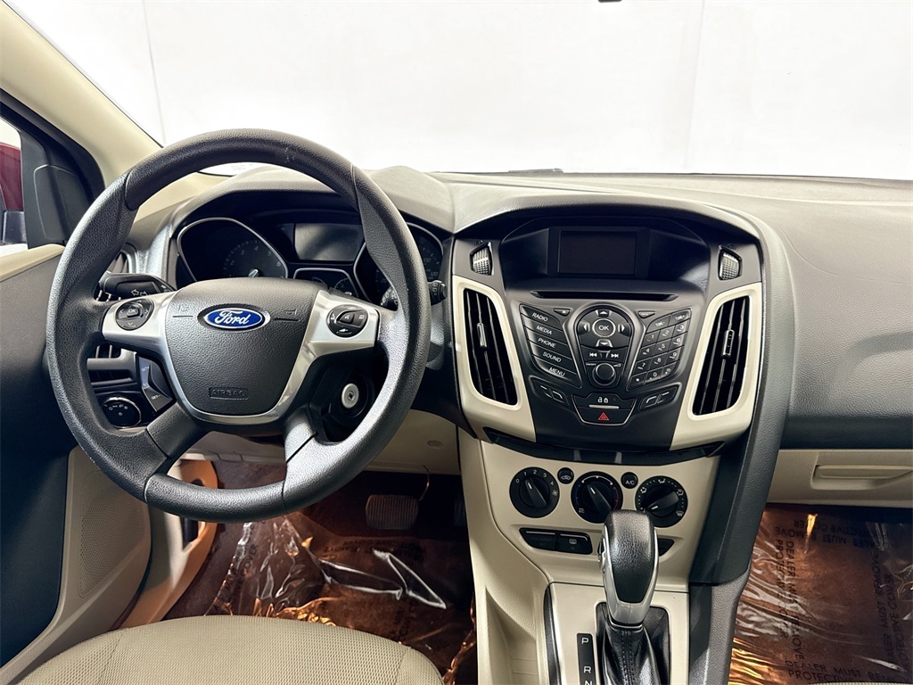 2014 Ford Focus SE photo 8