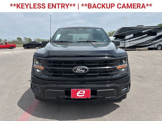 2025 Ford F-150 XLT photo 2