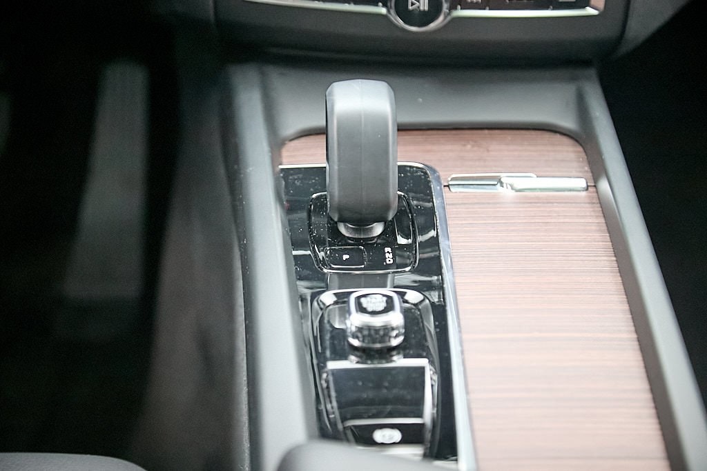 2023 VOLVO XC60 - Image 30