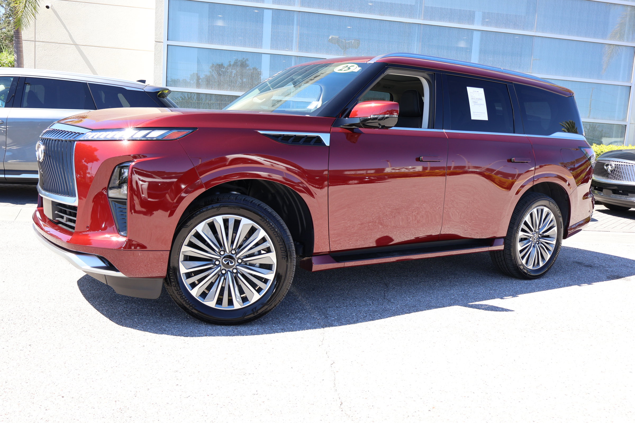 2025 INFINITI QX80 Luxe's photo