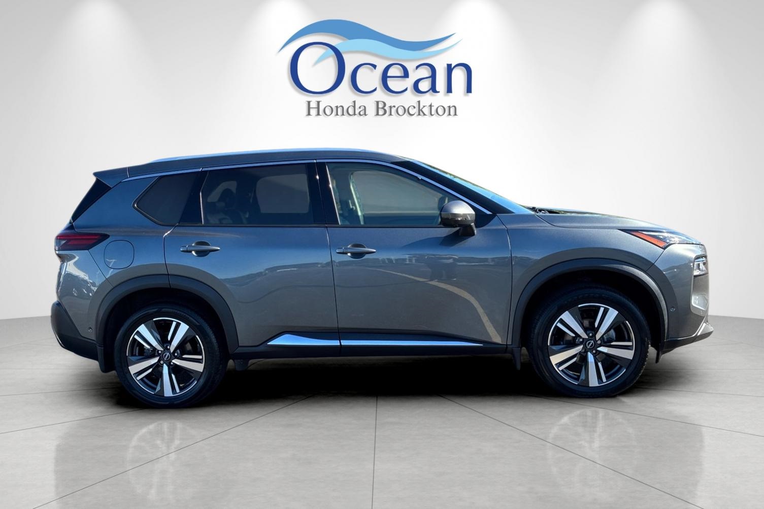 2023 Nissan Rogue SL photo 2