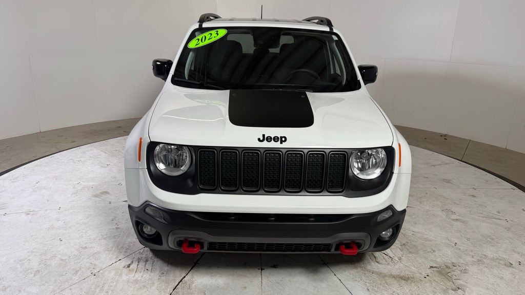2023 Jeep Renegade Trailhawk photo 2