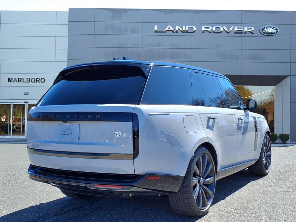 2025 Land Rover Range Rover SV photo 2