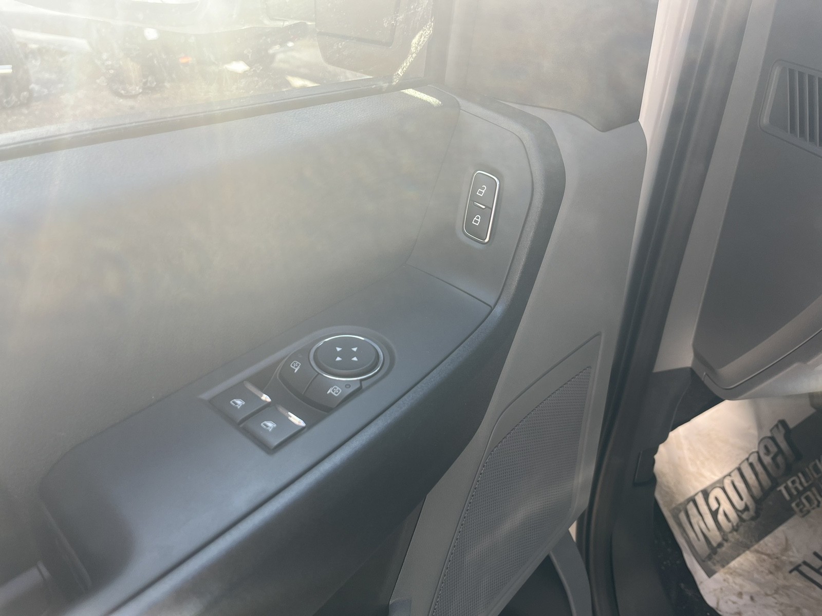 2024 Ford F-600 photo 13