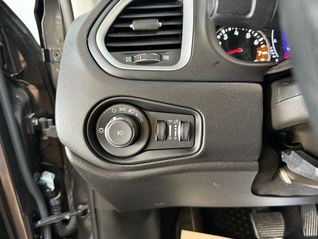 2020 Jeep Renegade Latitude photo 20
