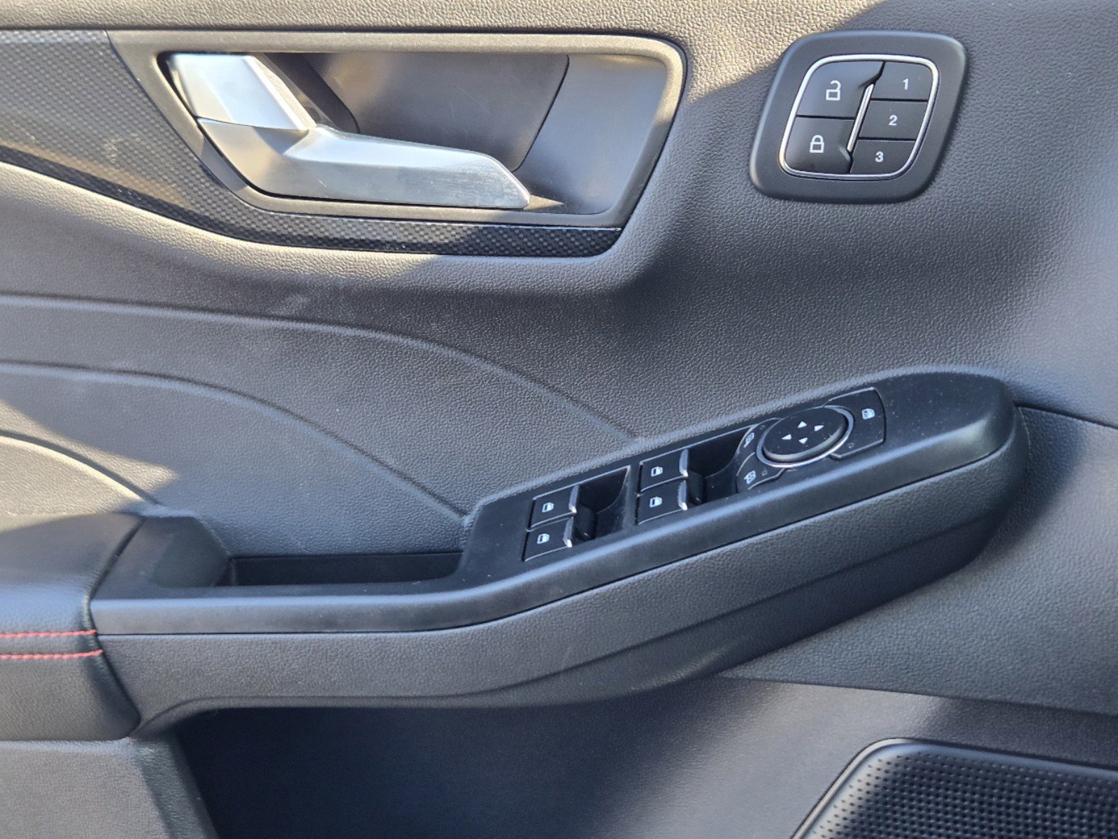 2024 Ford Escape ST-Line Select photo 14