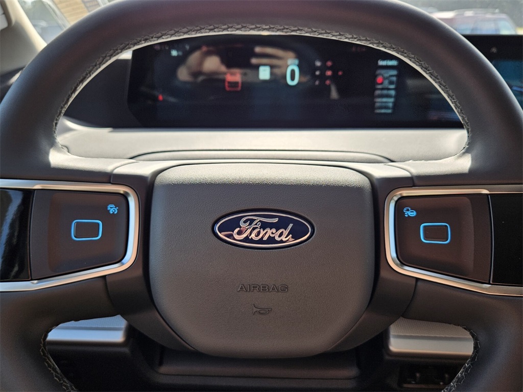 2025 Ford Expedition photo 17
