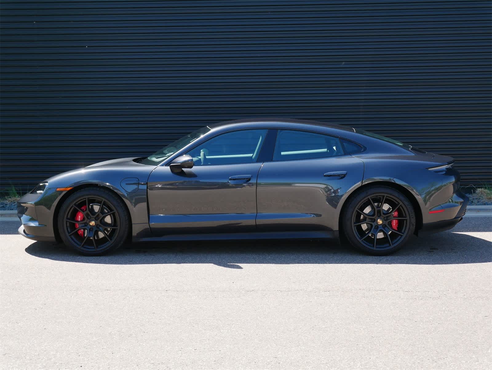 2025 Porsche Taycan 4S photo 2
