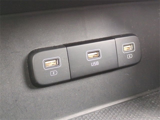 2024 Kia Carnival LX photo 19