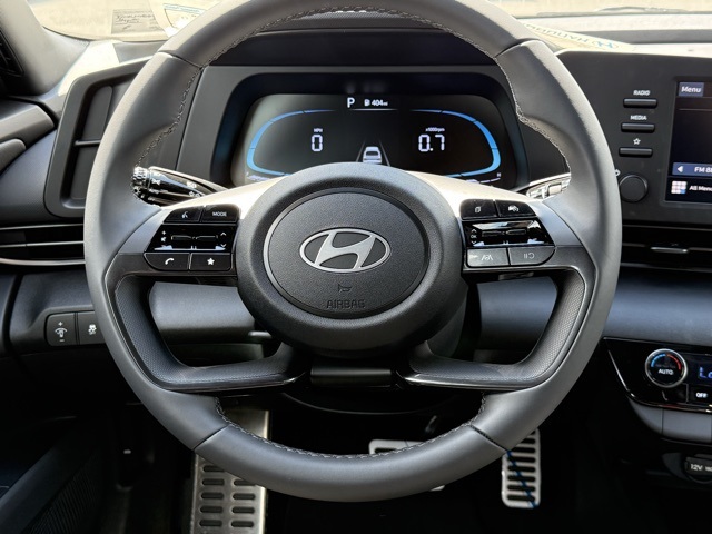 2025 Hyundai Elantra SEL Sport photo 18