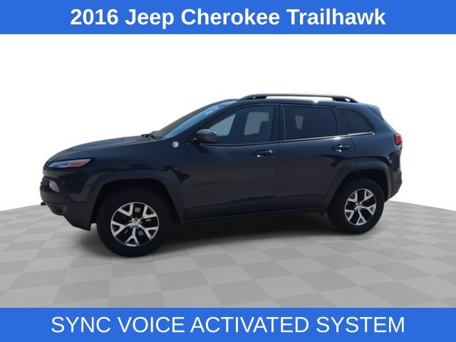 2016 Jeep Cherokee Trailhawk photo 2