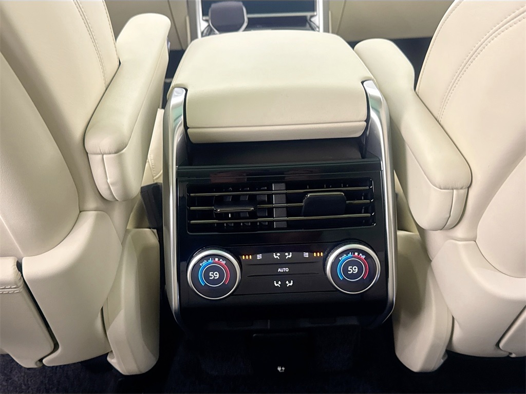 2025 Land Rover Range Rover SE photo 21