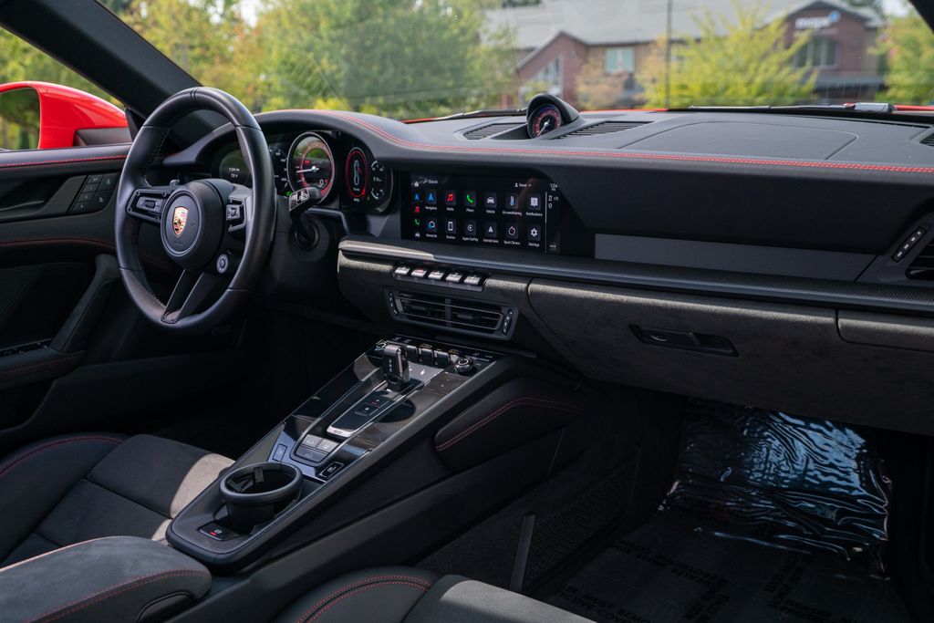 2023 Porsche 911 4 GTS photo 37