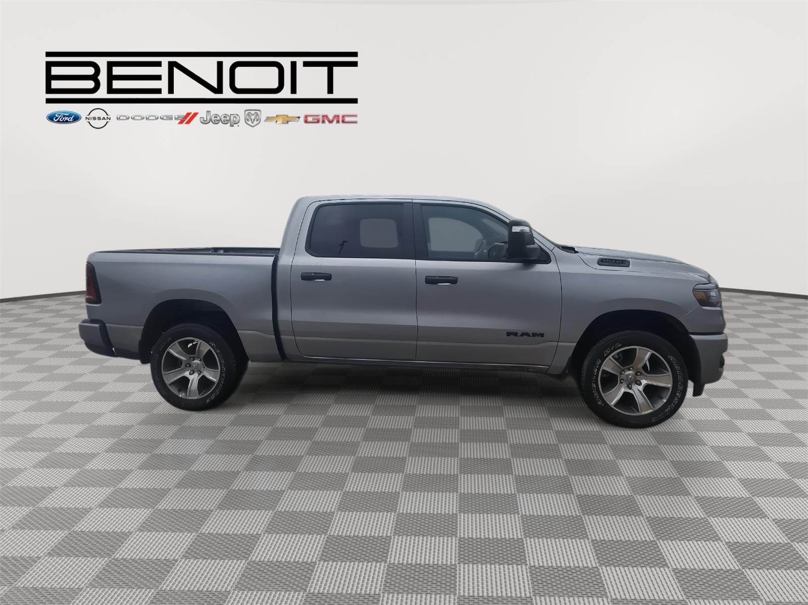 2025 Ram 1500 Tradesman photo 4