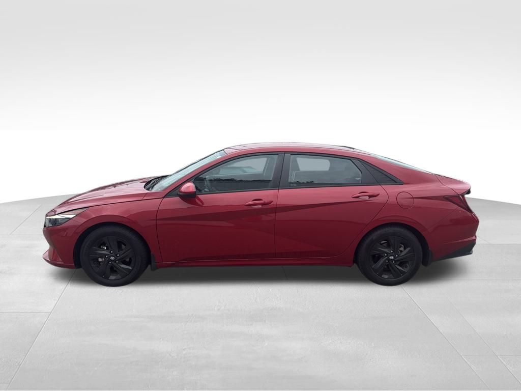 2023 Hyundai Elantra SEL photo 2