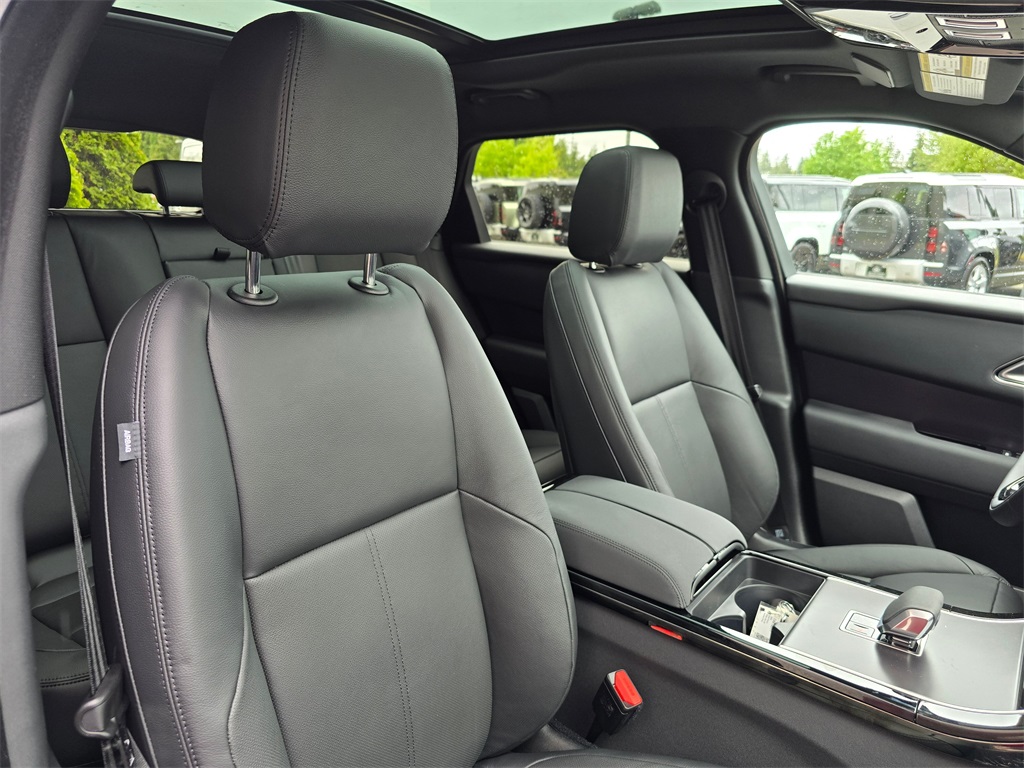 2026 Land Rover Range Rover Velar SE photo 26