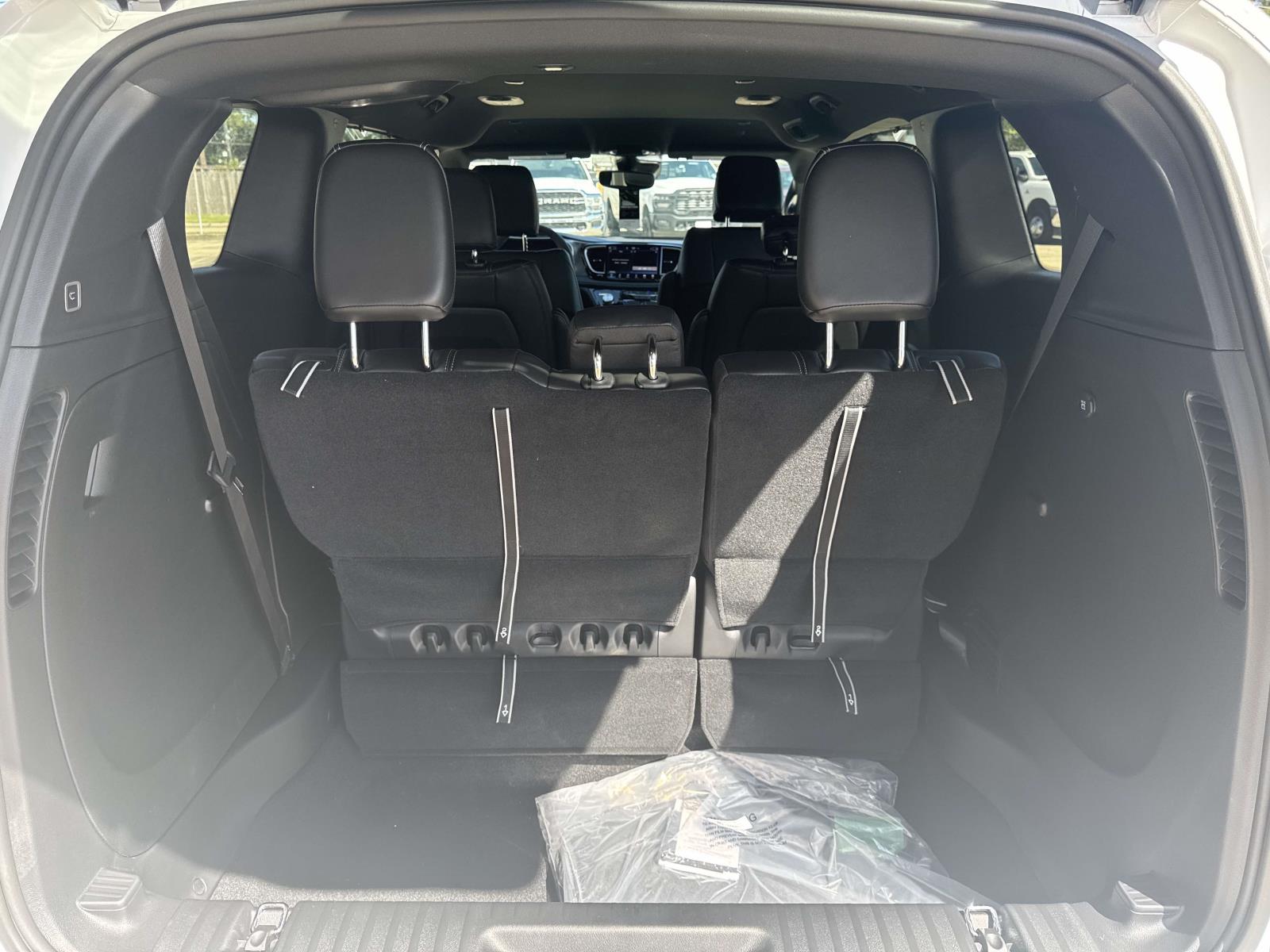 2026 Chrysler Voyager LX photo 6