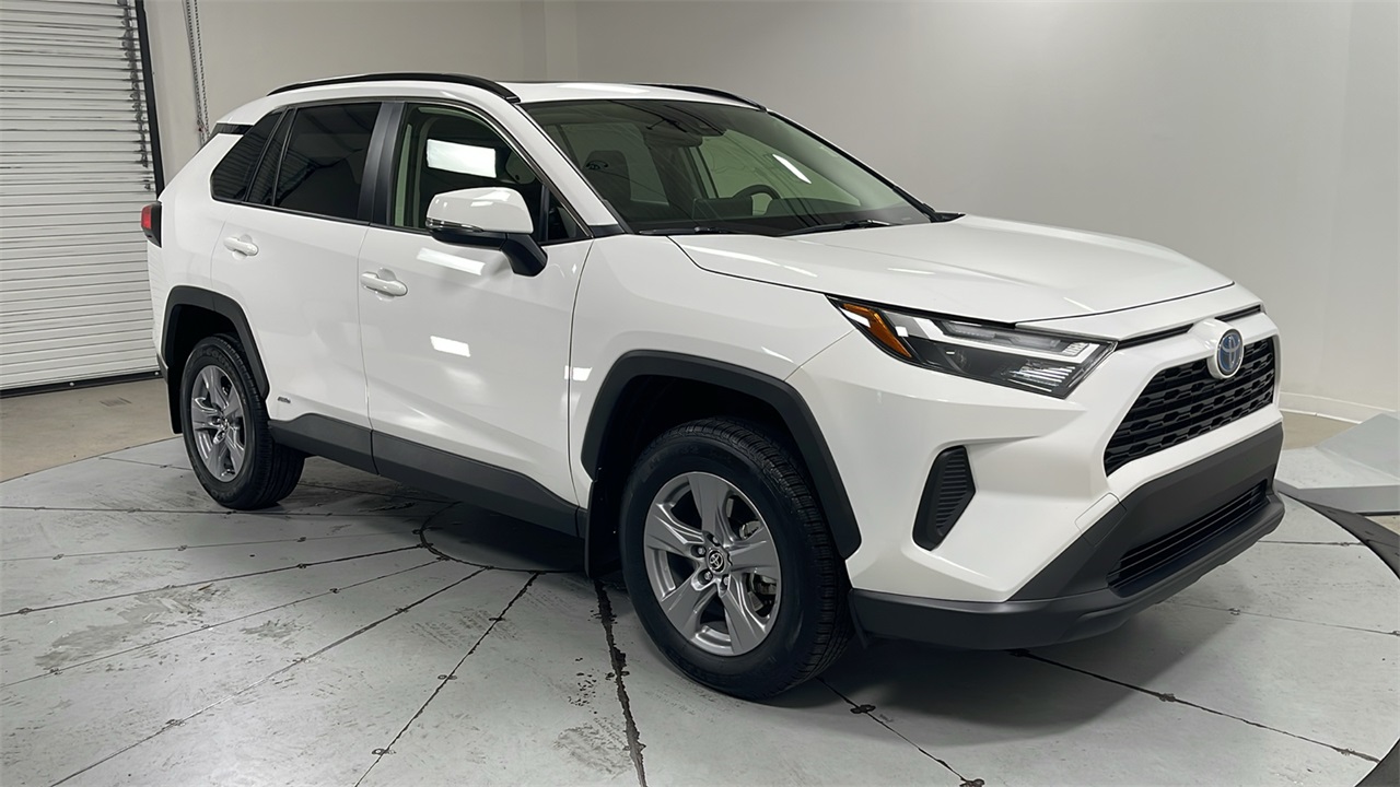 2023 Toyota RAV4 Hybrid XLE photo 2