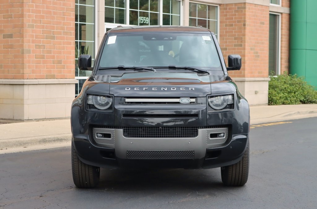 2025 Land Rover Defender 110 X-Dynamic SE photo 3