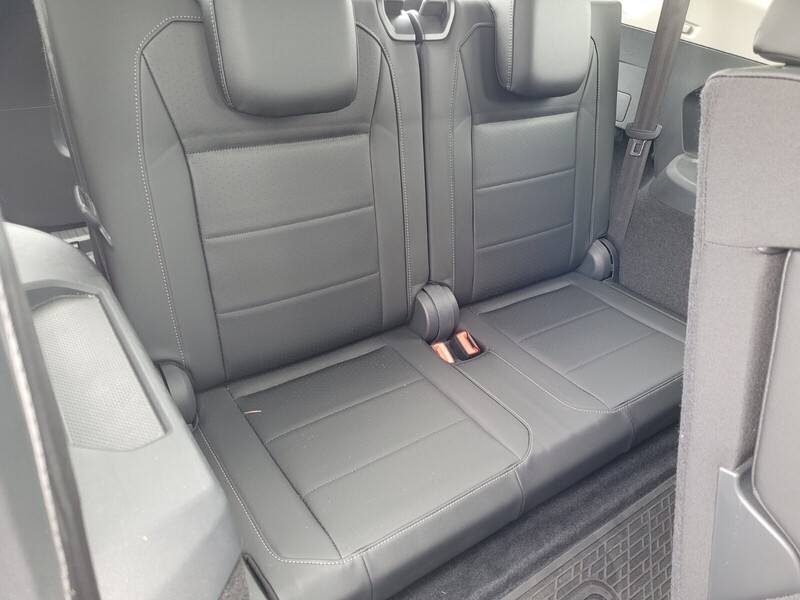 2019 Volkswagen Tiguan SE R-Line photo 11