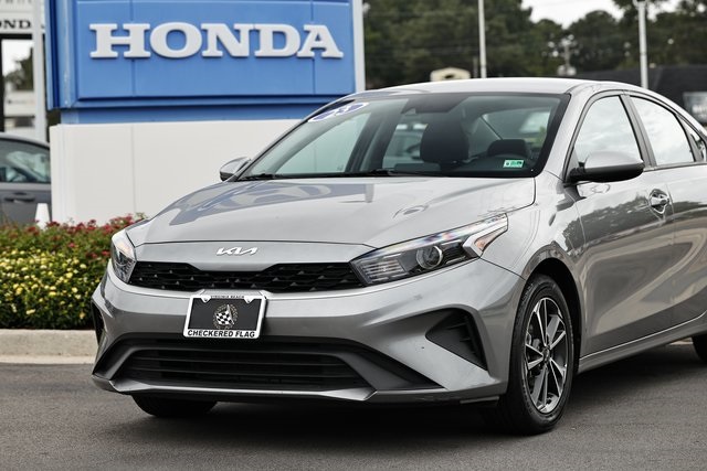 2023 Kia Forte LXS photo 2