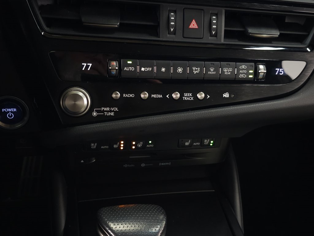 2022 LEXUS ES - Image 29