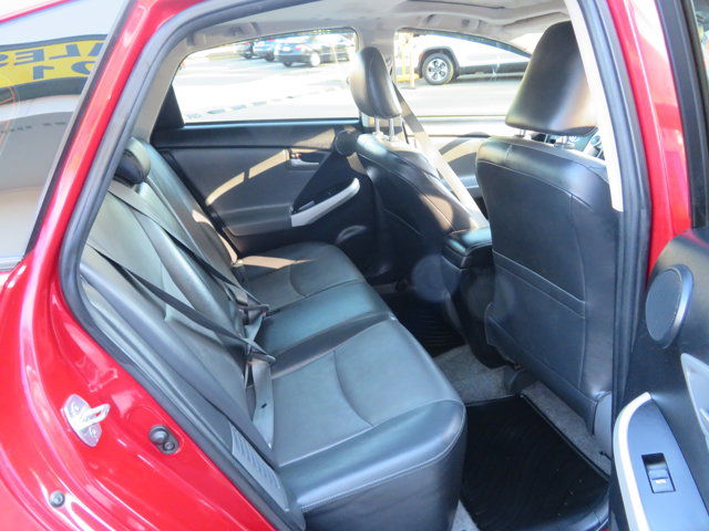 2015 Toyota Prius Four photo 11