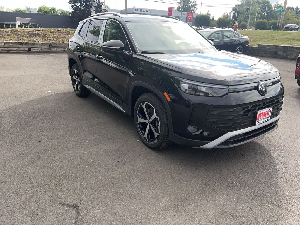 2025 Volkswagen Tiguan SE photo 3