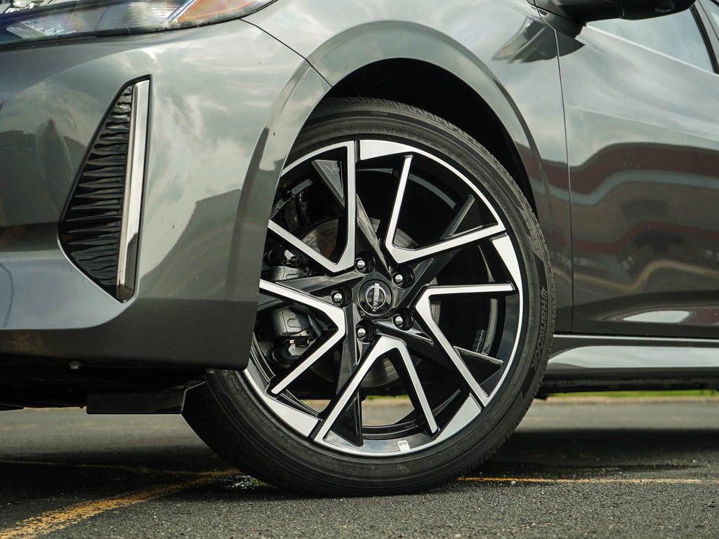 2025 Nissan Sentra SR photo 3