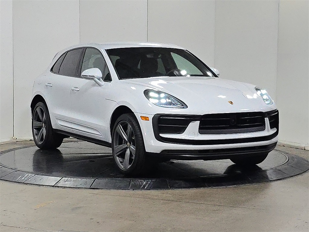 2024 Porsche Macan photo 3