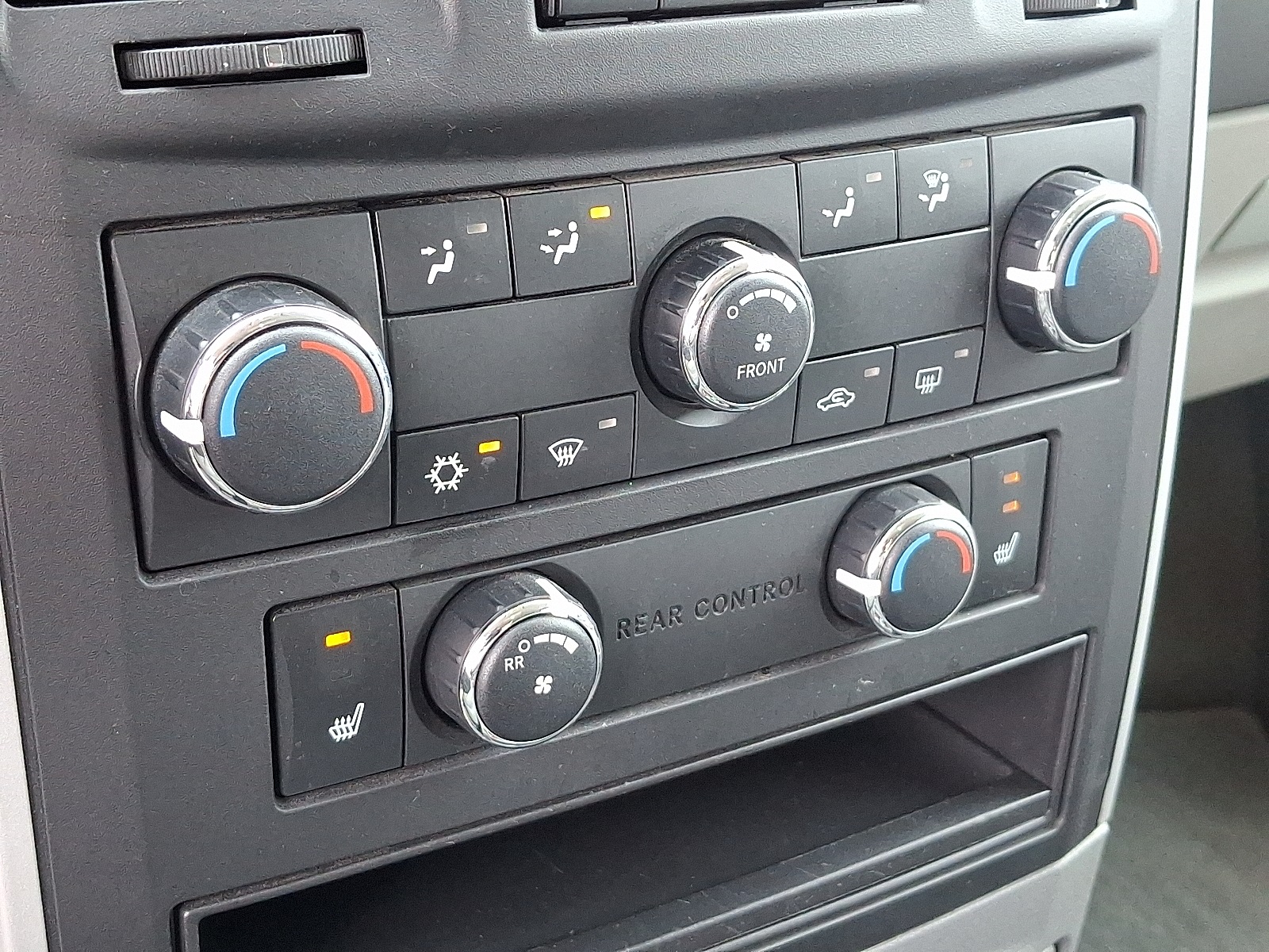 2010 Dodge Grand Caravan SXT Crew photo 16