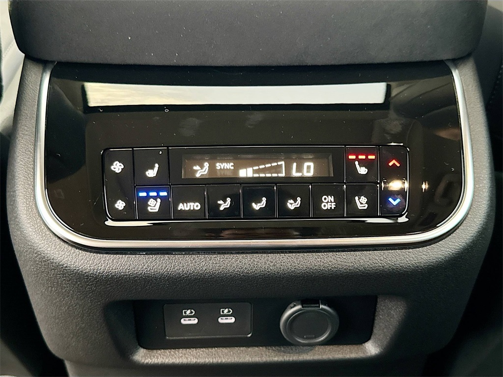 2026 Infiniti QX80 Luxe photo 25
