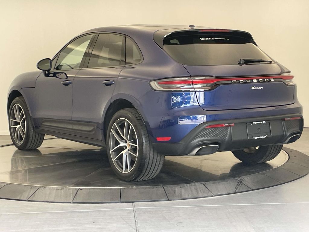 2024 Porsche Macan Base photo 3