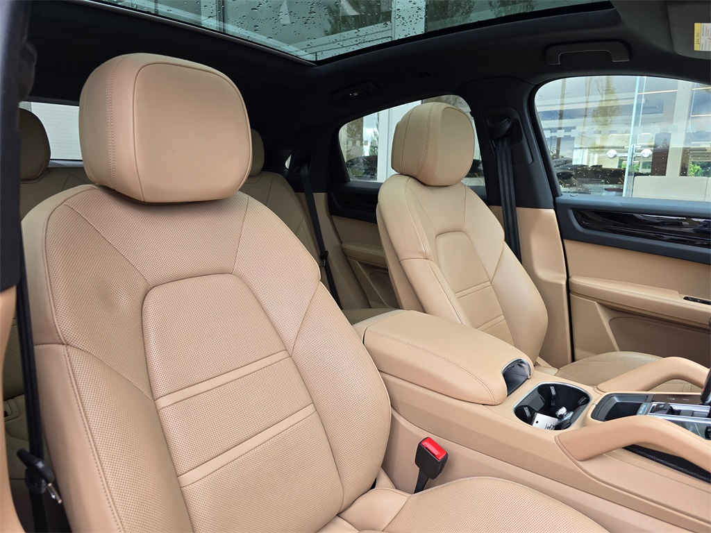 2021 Porsche Cayenne E-Hybrid Coupe Base photo 32
