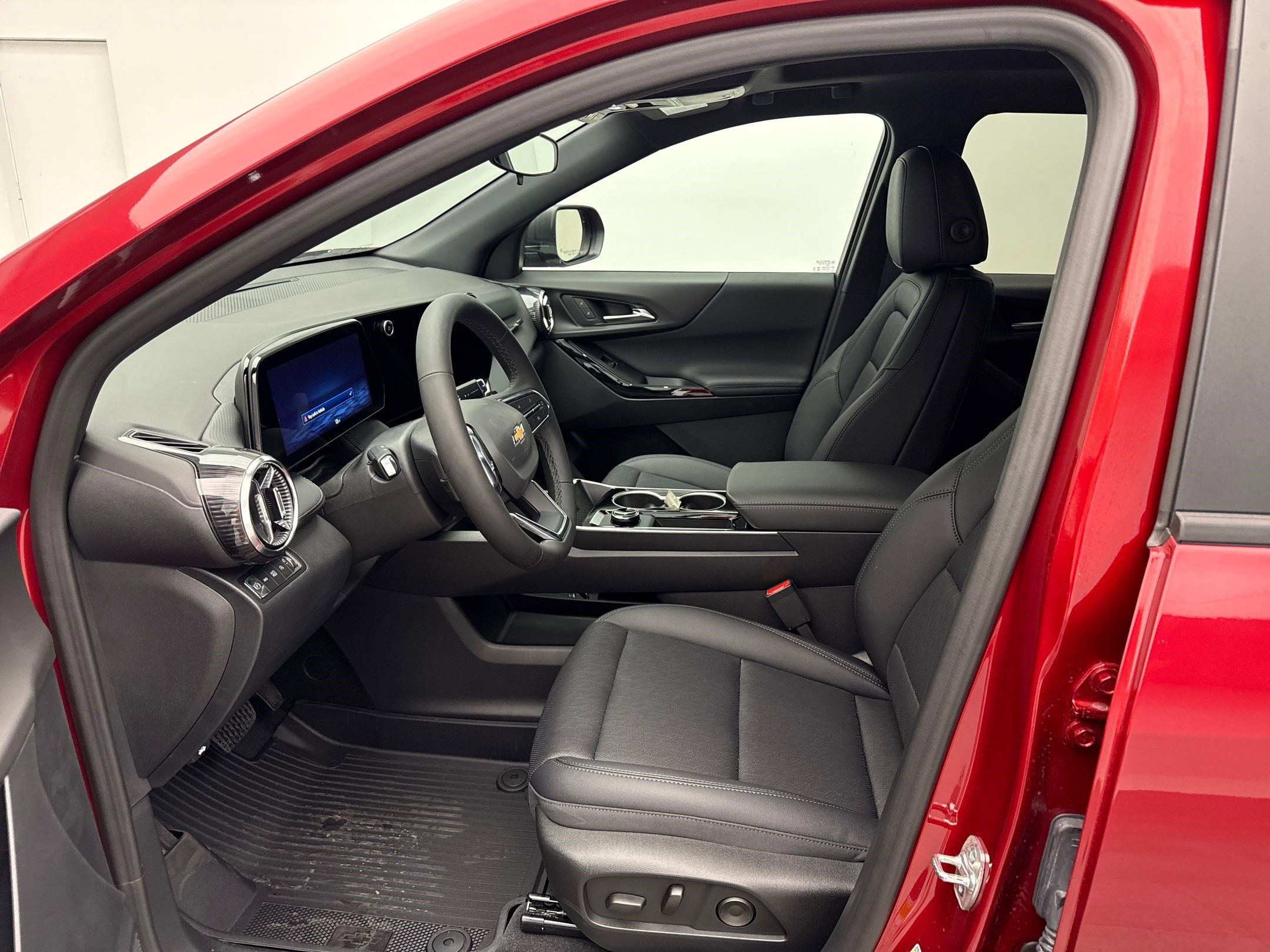 2026 Chevrolet Equinox LT photo 4