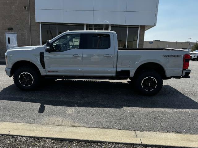2025 Ford F-250 Lariat photo 2