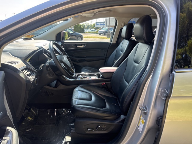 2019 Ford Edge Titanium photo 5