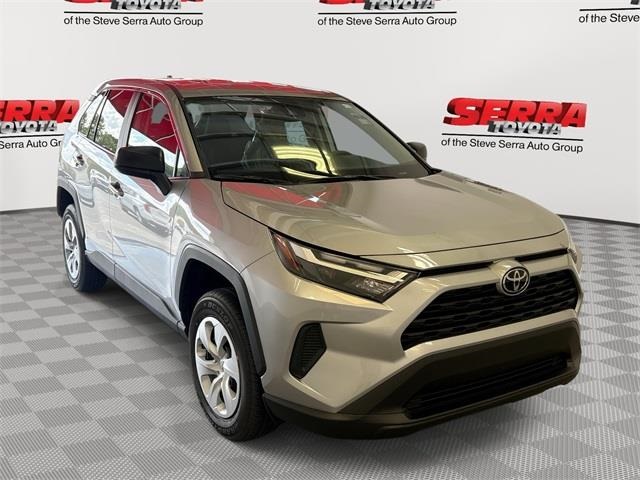 2025 Toyota RAV4 LE's photo