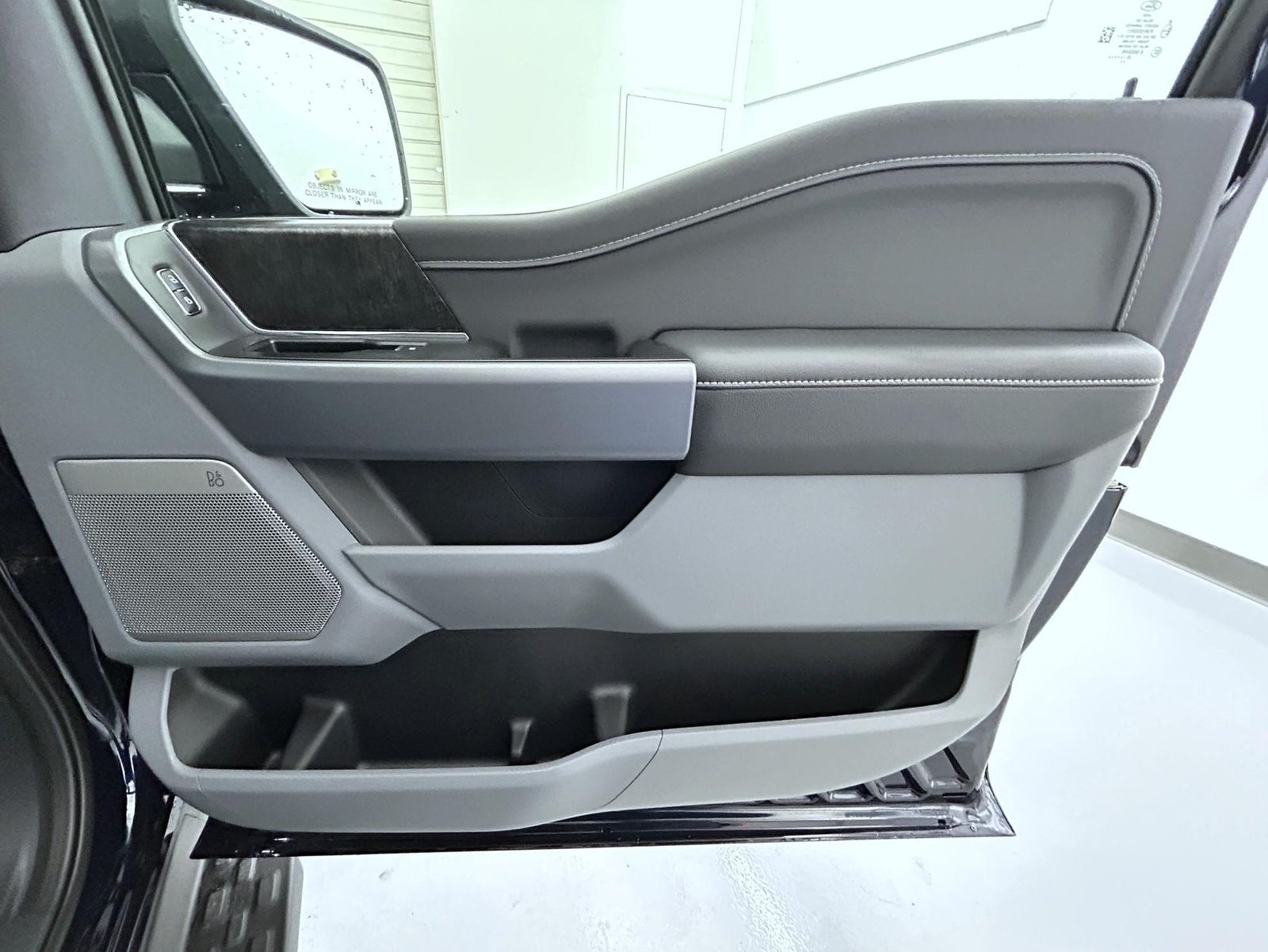 2025 Ford F-150 Lightning photo 14