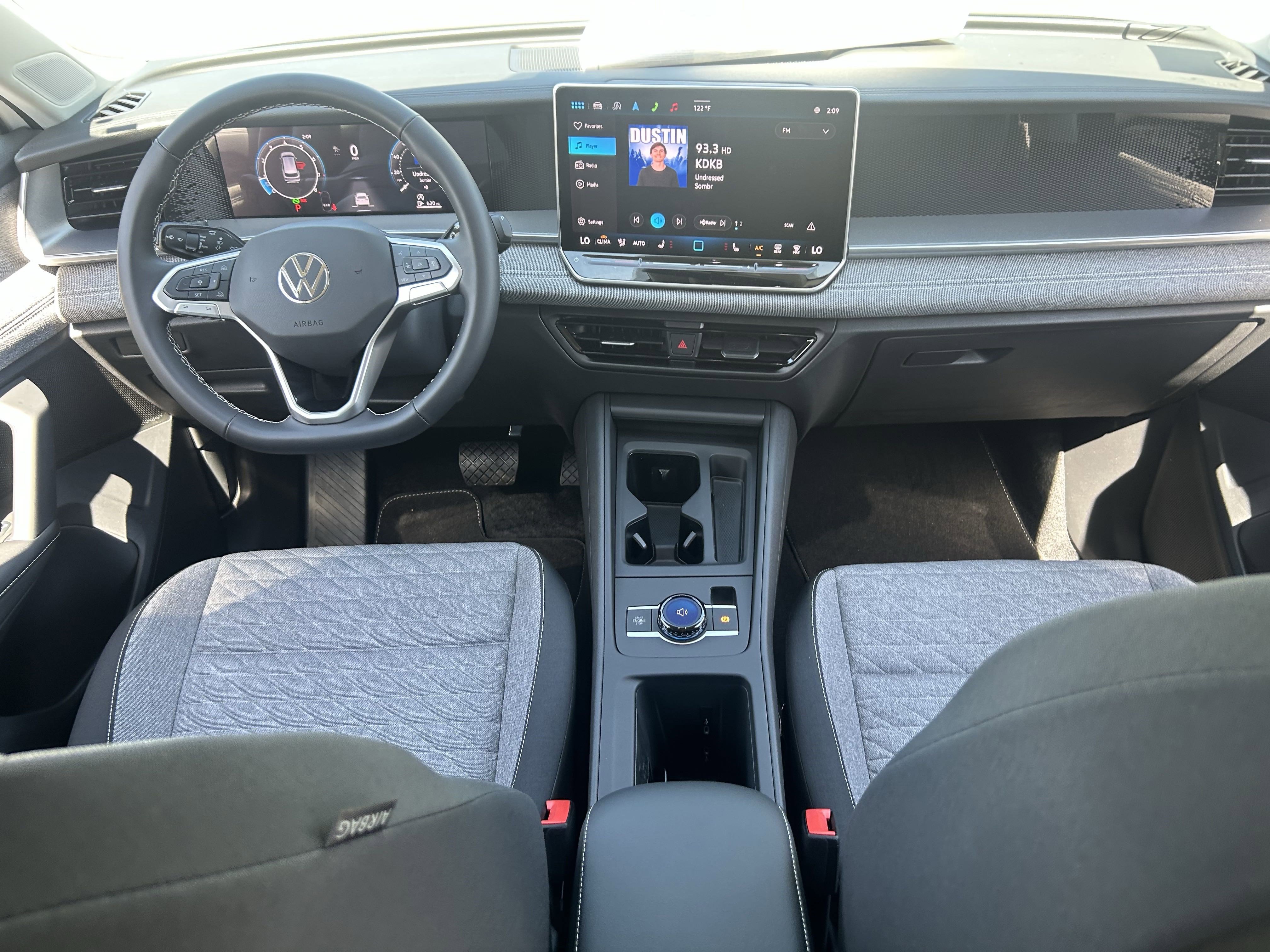 2025 Volkswagen Tiguan S photo 3