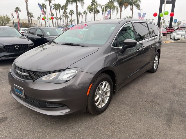 Pre-Owned 2022 Chrysler Voyager LX's photo