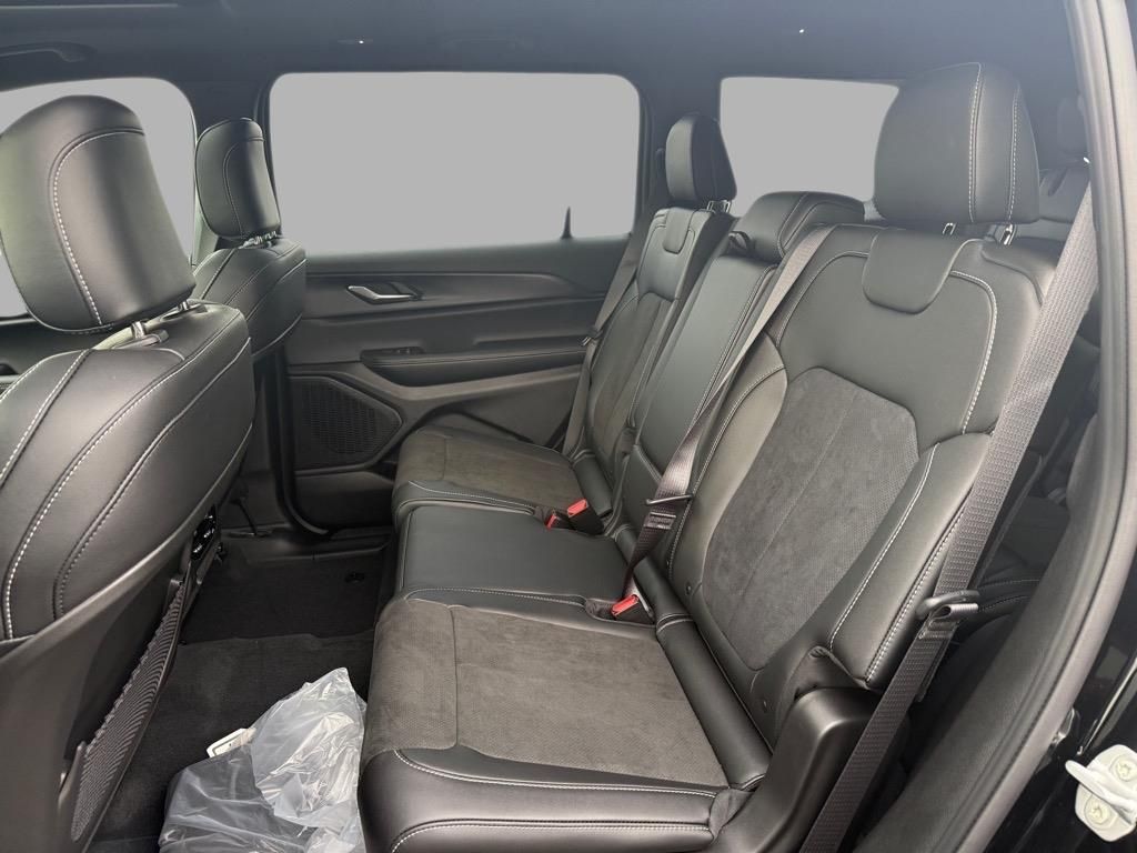 2025 Jeep Grand Cherokee Laredo Altitude photo 20