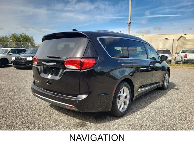 2018 Chrysler Pacifica Touring Plus photo 2