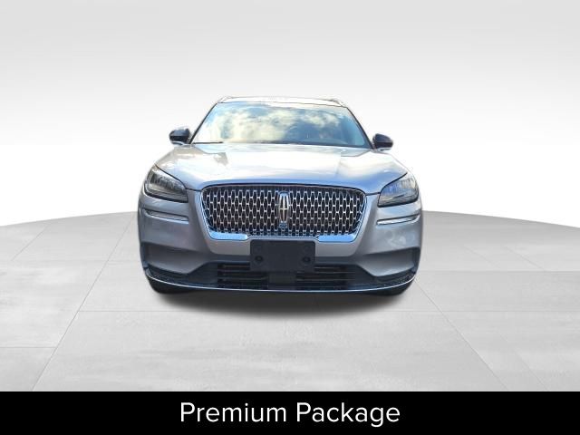 2022 Lincoln Corsair Standard photo 2
