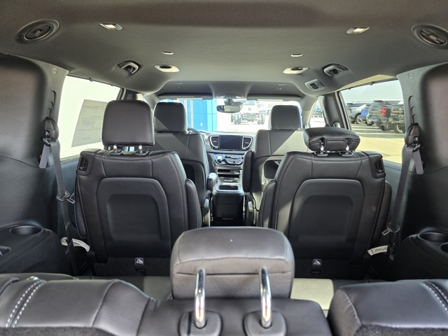 2026 Chrysler Pacifica photo 5