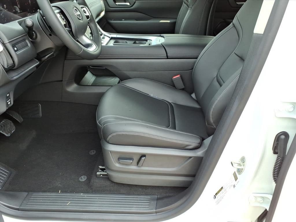 2026 Nissan Armada SV photo 11