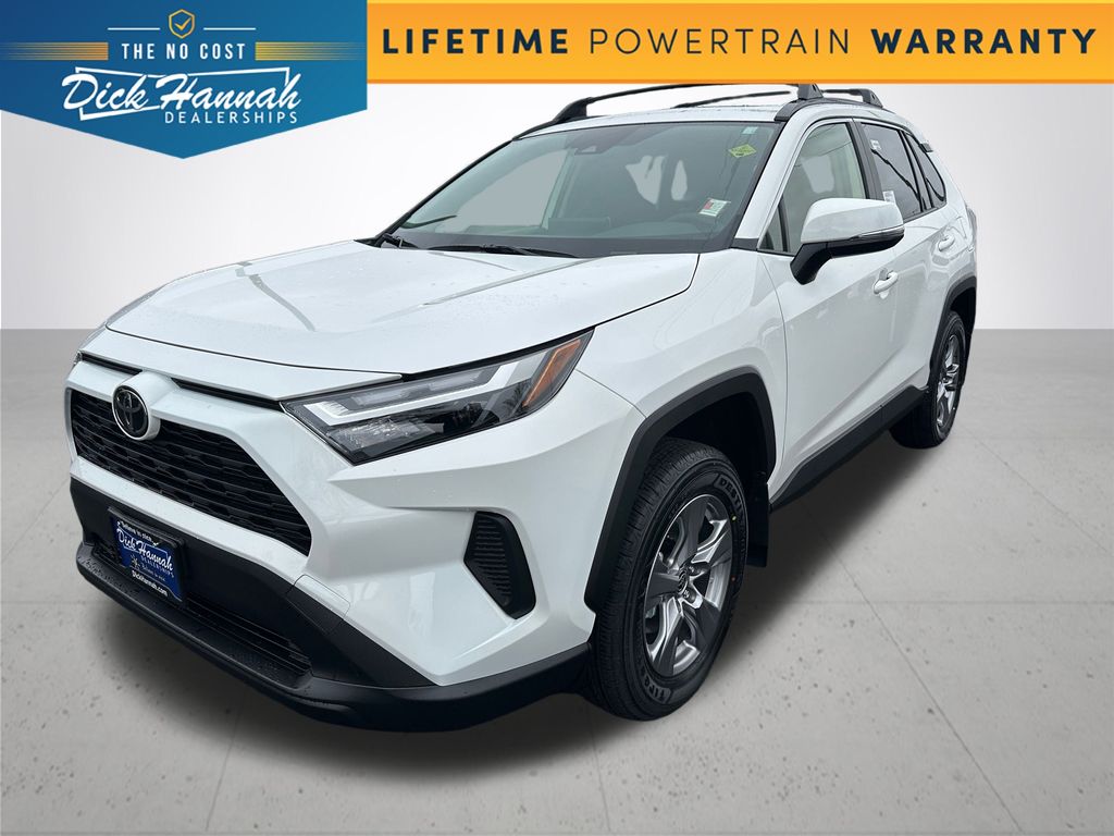 2025 Toyota RAV4 XLE's photo